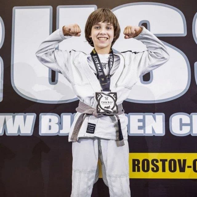 Юный чемпион на пьедестале TWW BJJ Open в Ростове-на-Дону
