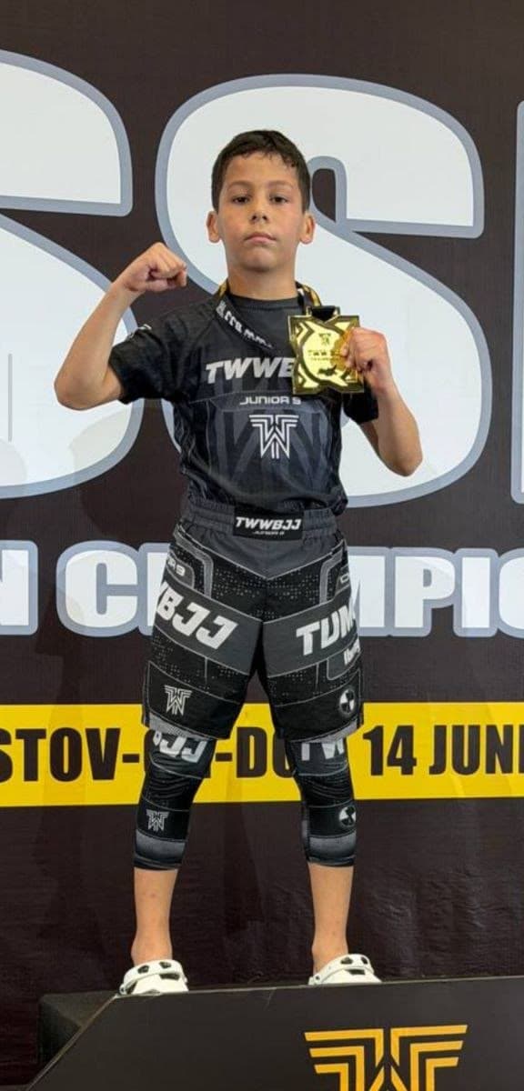 Победитель турнира TWW BJJ с золотой медалью
