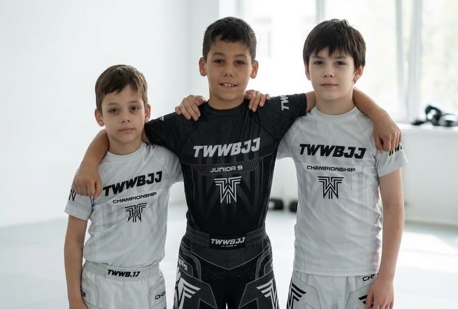 Юные спортсмены CheckMat в экипировке после соревнований